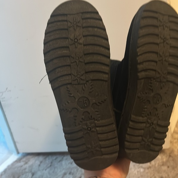 Winter Boots - Picture 2 of 3